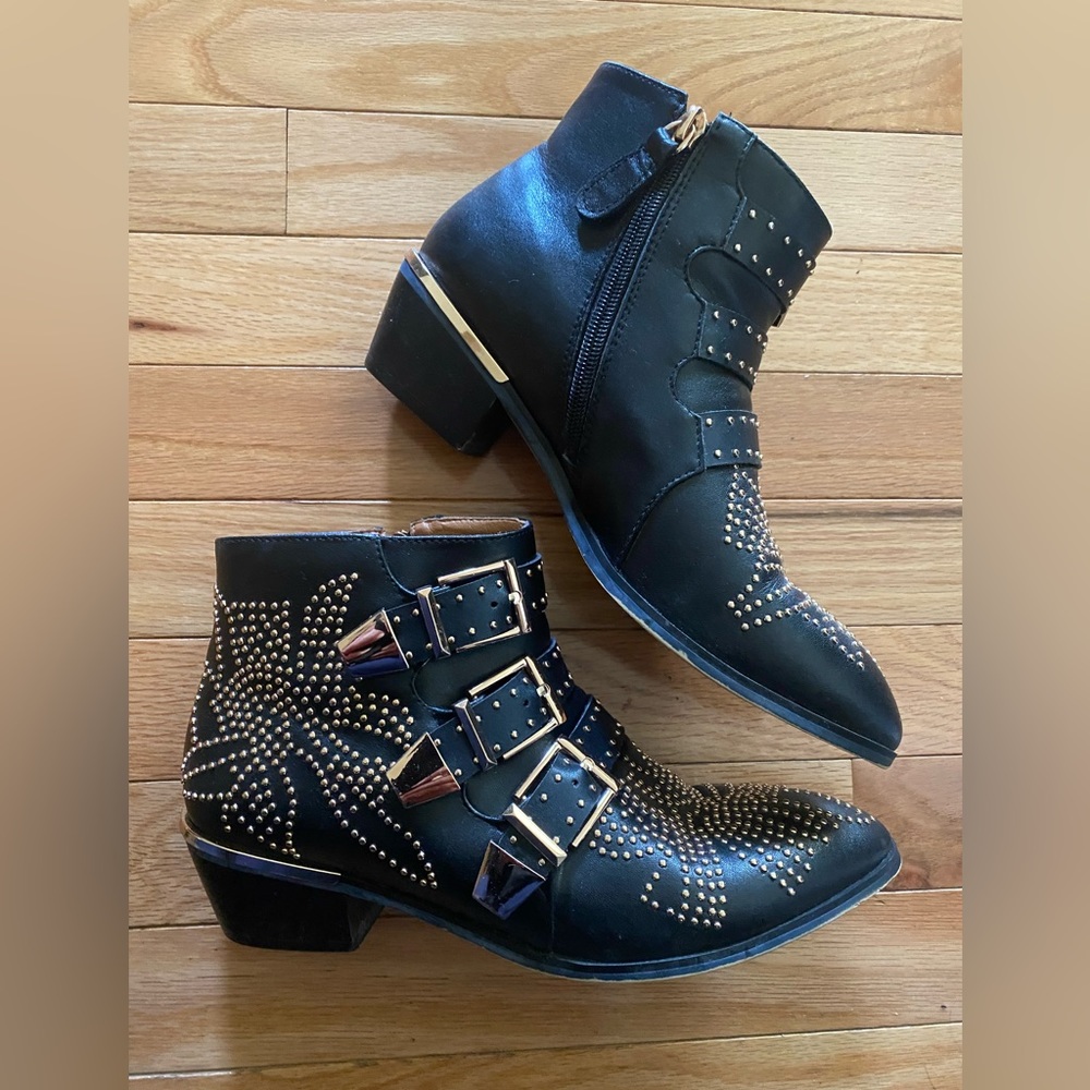 Black and gold ankle boots. size 39. Gently worn